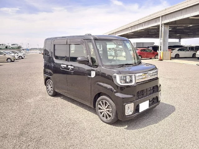 Toyota Pixis Mega LA700A 2021